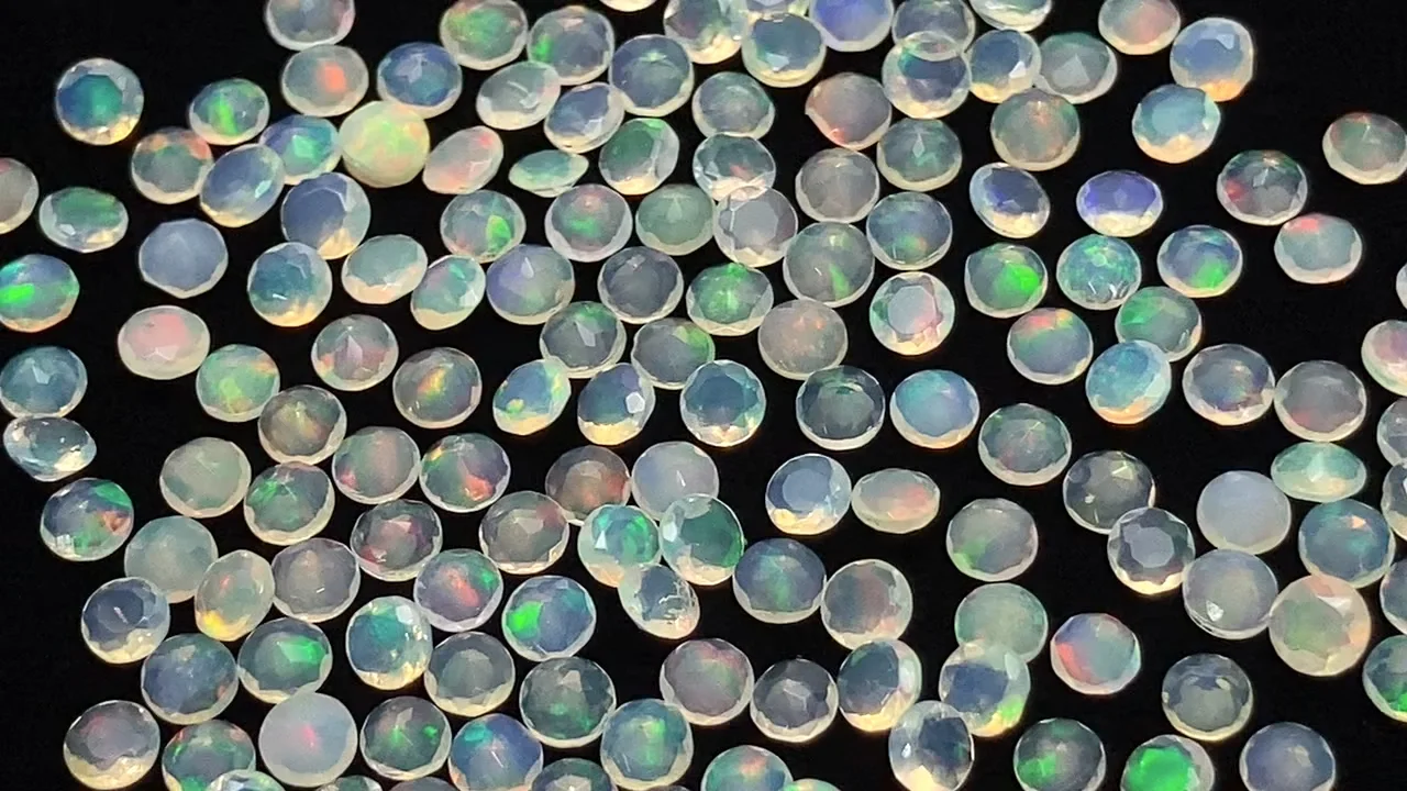 オパール 【産地・エチオピア】 穴なしラウンドファセットカット