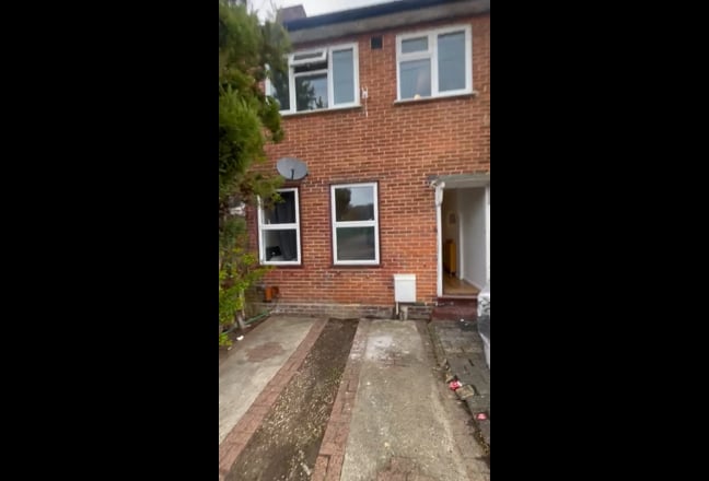 Spacious 4-Bedroom Home for Rent in Mottingham Main Photo