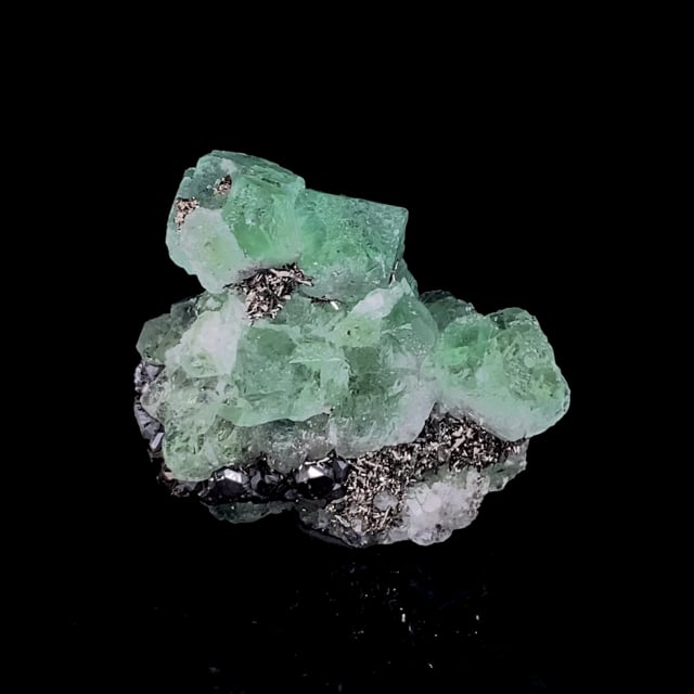 Fluorite (beautiful color) (2020 discovery)