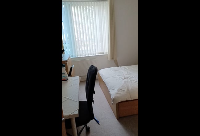 Unsuite Double Room Isleworth Main Photo