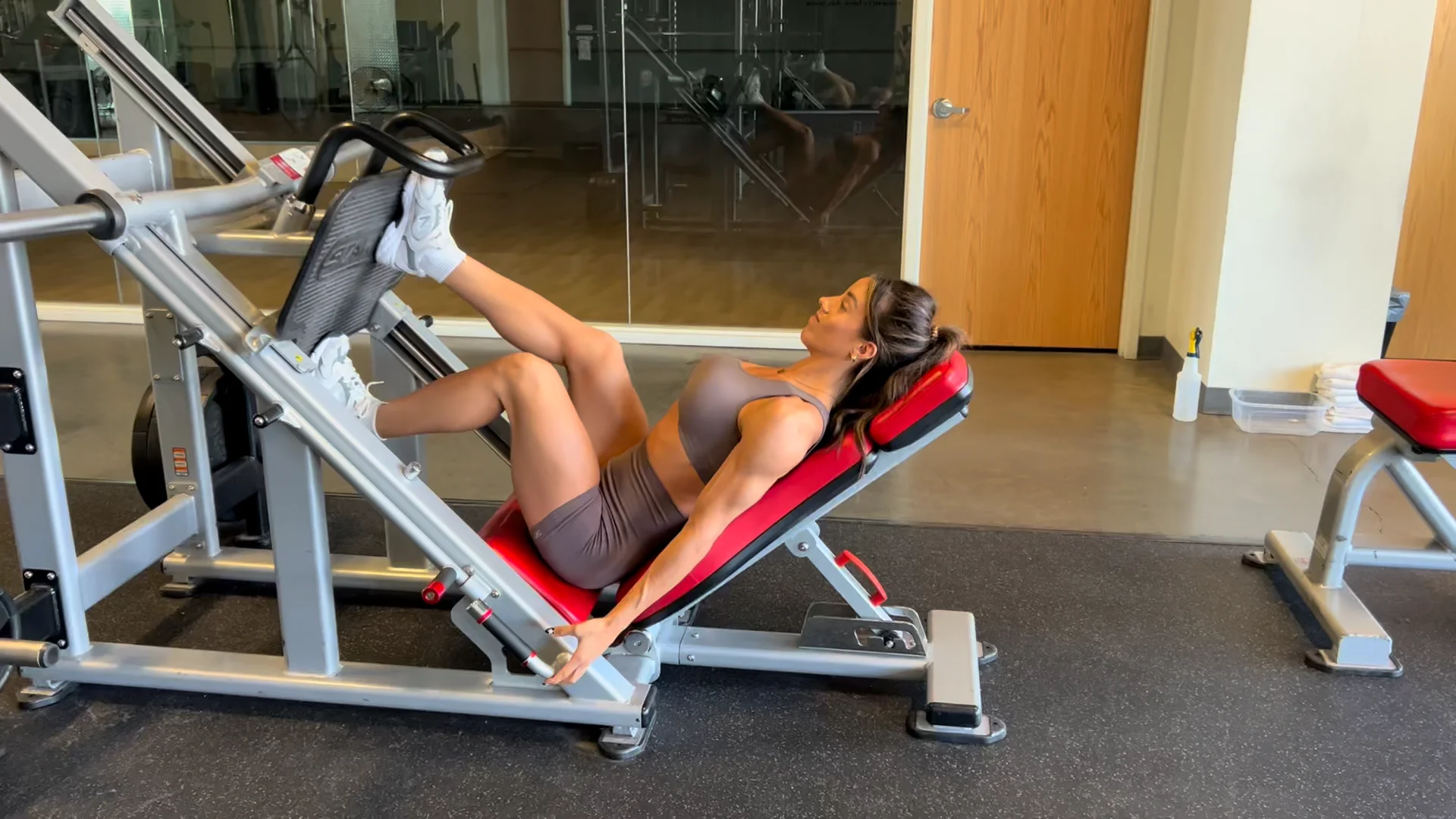 Split stance leg press