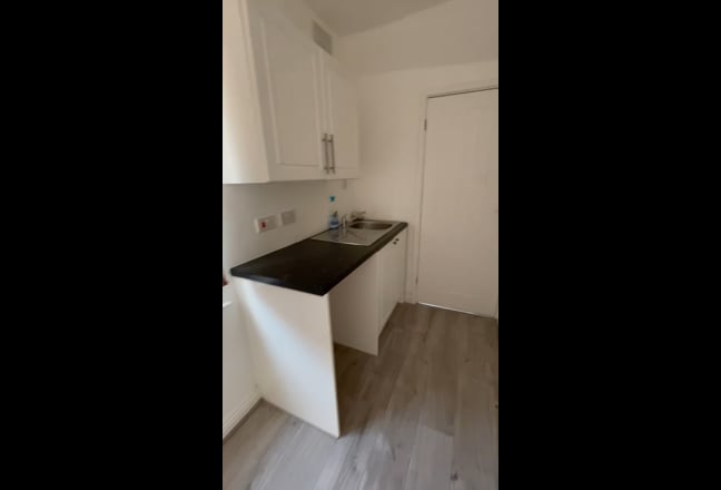Cosy 1 Bedroom Studio Flat To Let  Main Photo