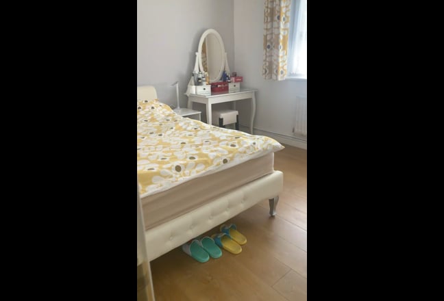 New refurbished  double room for single female  Main Photo