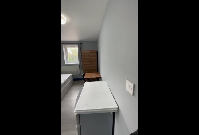 Single En-suite Room / All Bills Included Main Photo