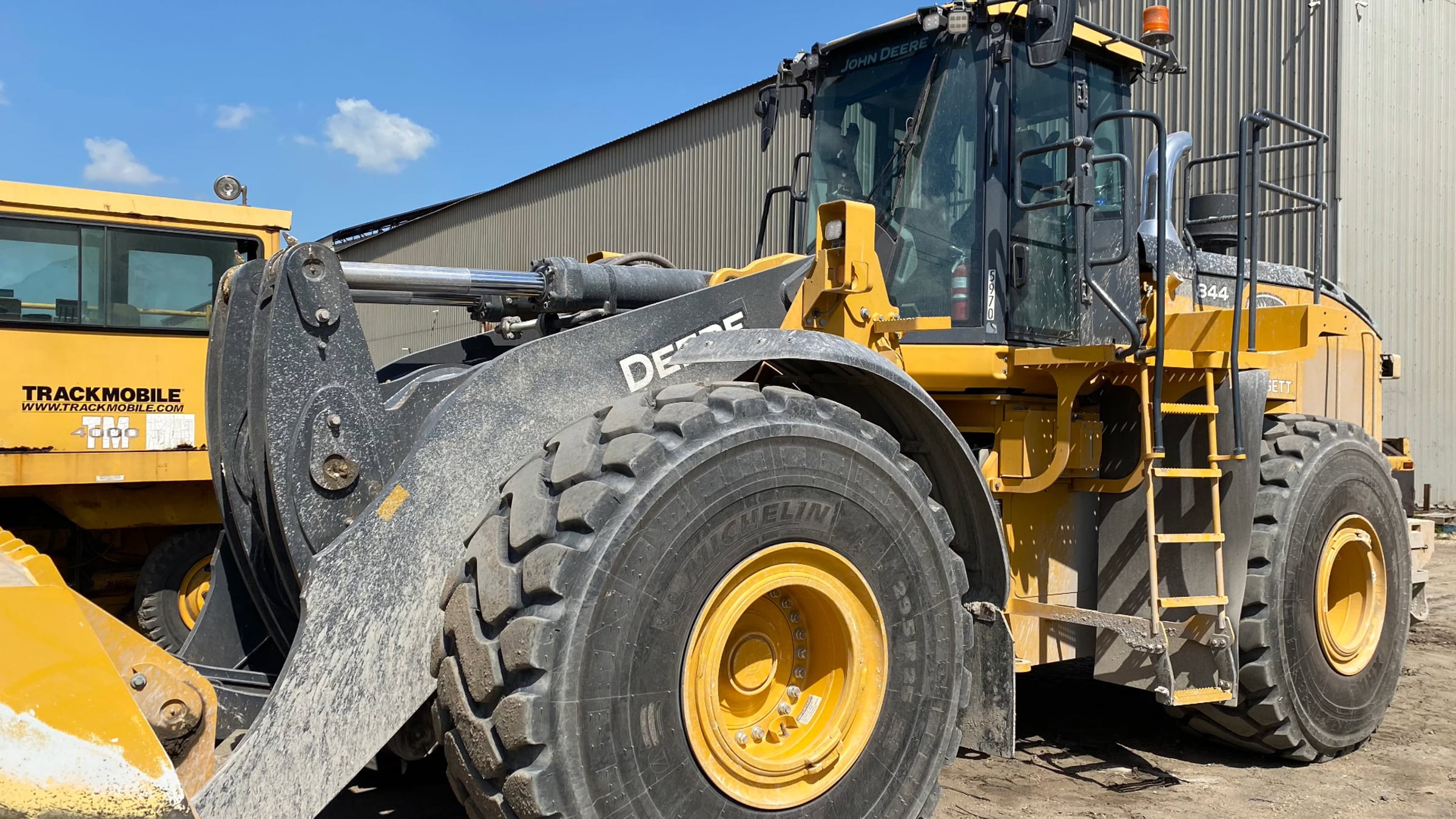 RE400 Heavy Equipment Tracking Only Installation | Videos & Movies on Vimeo