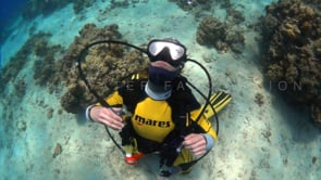 0523_scuba diver blowing air rings slow motion