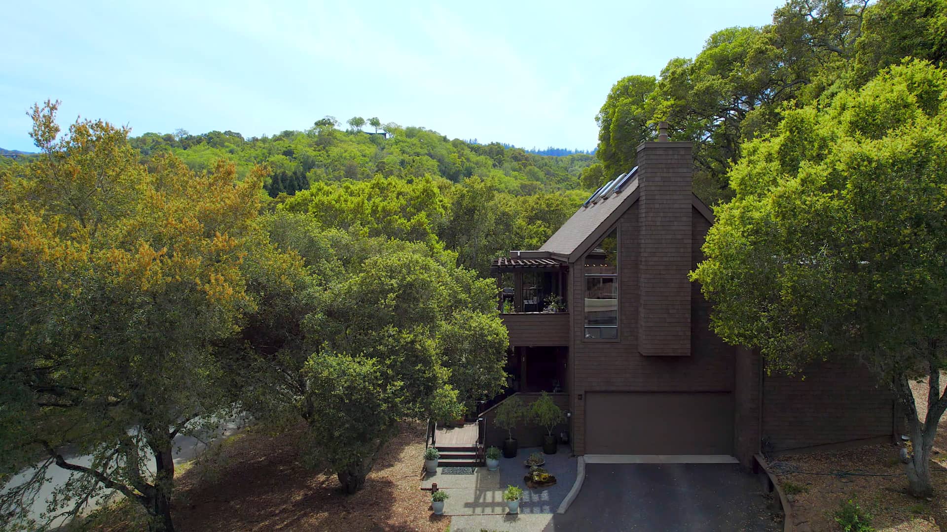 11 Valley Oak, Portola Valley Presented by Julie Alsaegh and Lynn