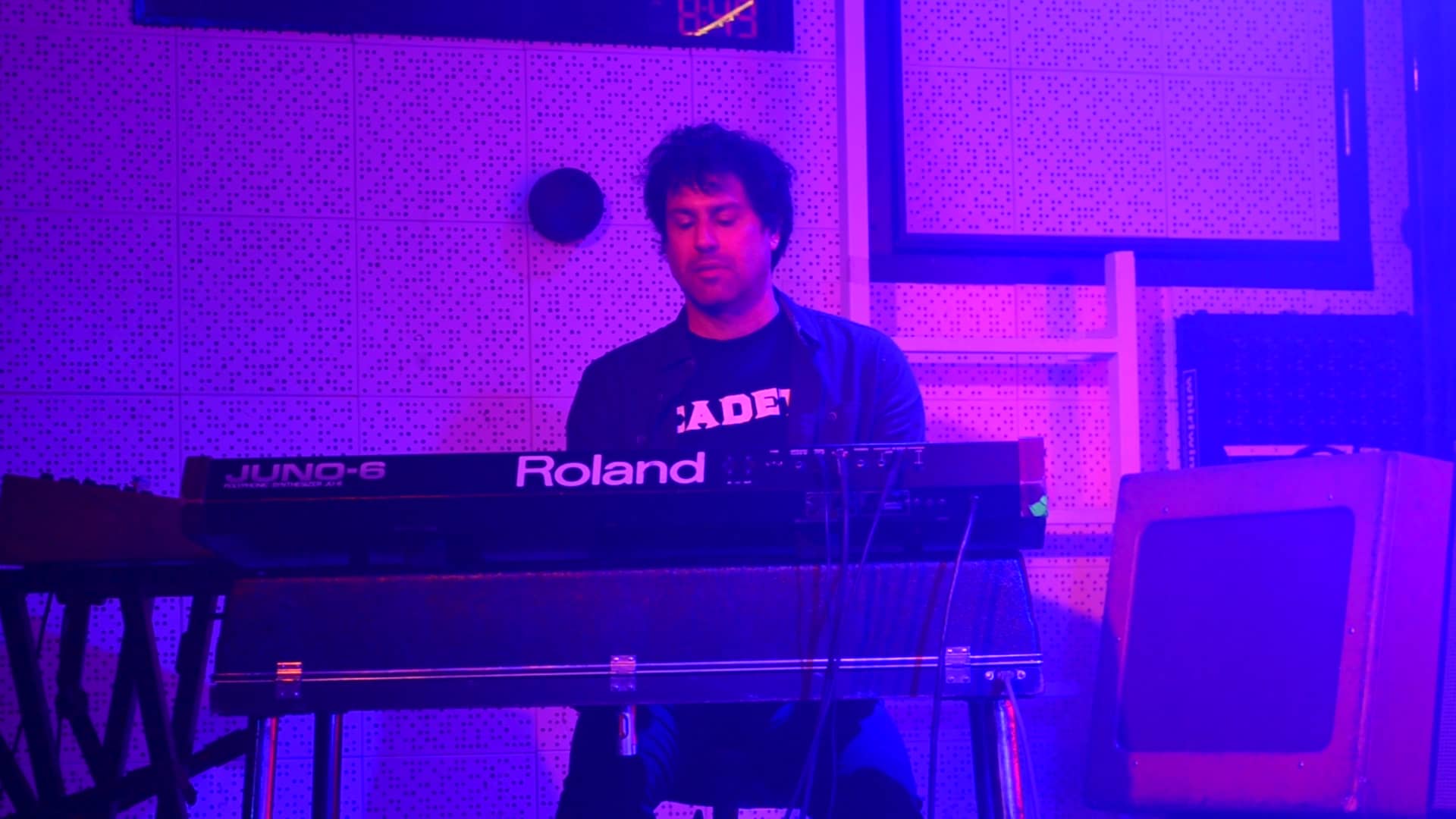 Greasy Neale Performs “Cherry Coloured Funk” (Cocteau Twins) on Vimeo