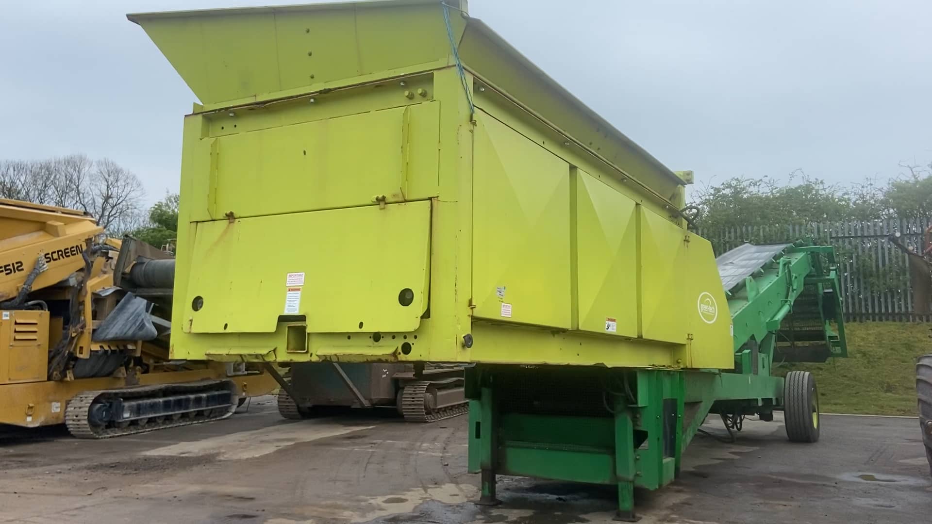 Single Axle Soil Shredder, Elevator Screener Leeds April 23 on Vimeo