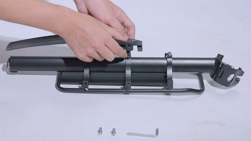 VARUN Mountainbike Gepäckträger – Aluminium, Verstellbar, Bis 50 Kg, Für 24–29 Zoll Fahrräder, Mit Reflektor