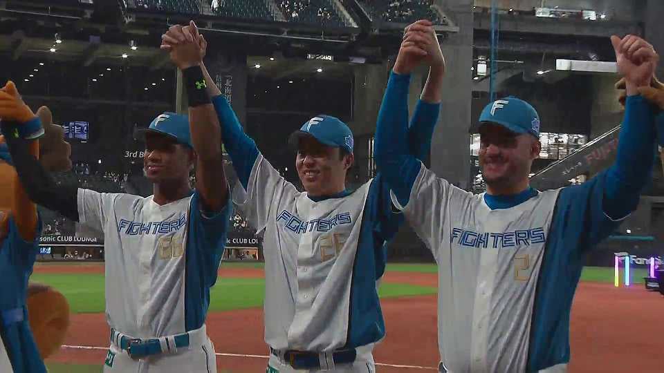 ファイターズ・マルティネス選手・田中正義投手・万波中正選手ヒーローインタビュー 4月26日 北海道日本ハムファイターズ 対 オリックス・バファローズ