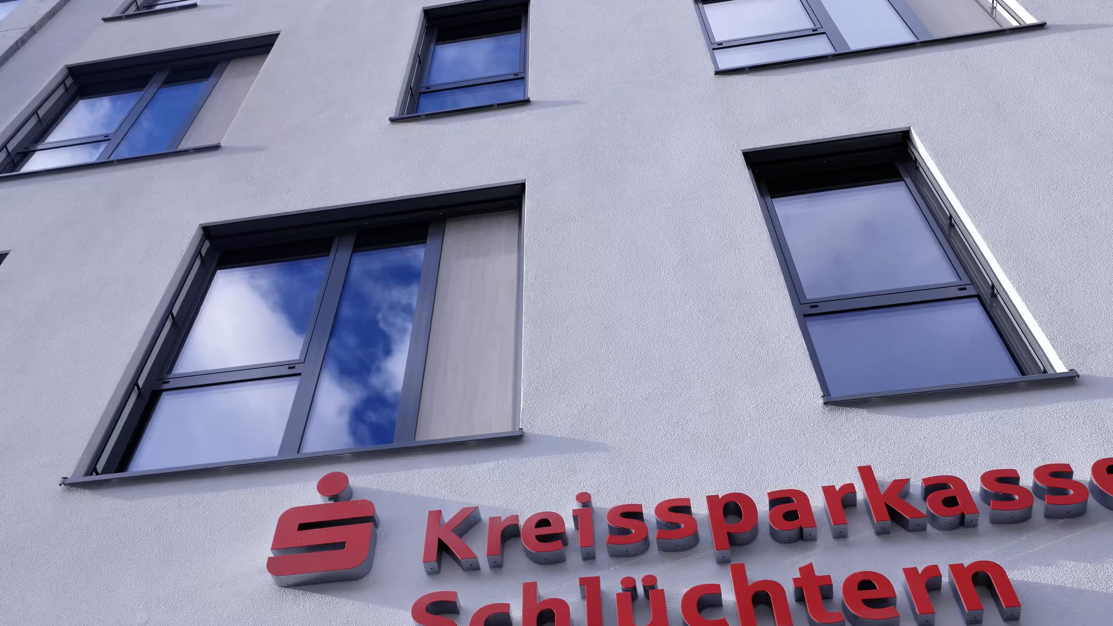 Sparkasse schluechtern,bkp-architects duesseldorf on Vimeo
