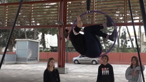 Una quinzena de joves participen en un taller de circ aeri