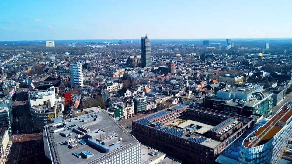 Video afspelen "Drone video | McDonald's - Bedrijfsfilm drone shots Utrecht (2022)"