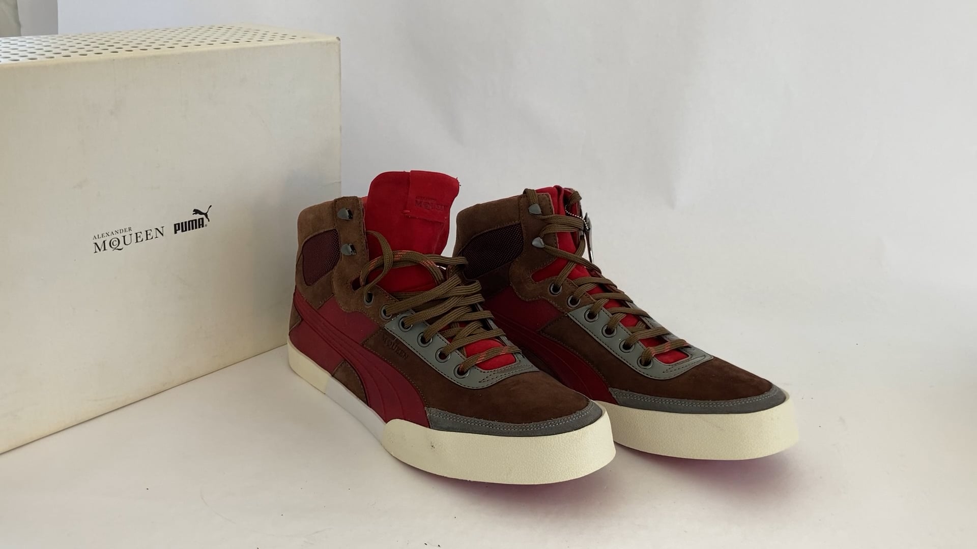 【ALEXANDERMCQUEEN】Suede Mid-top Sneakers◆関税・送料込◆ Alexander McQueen X Puma AMQ Trail Trainer Mid Top Sneakers