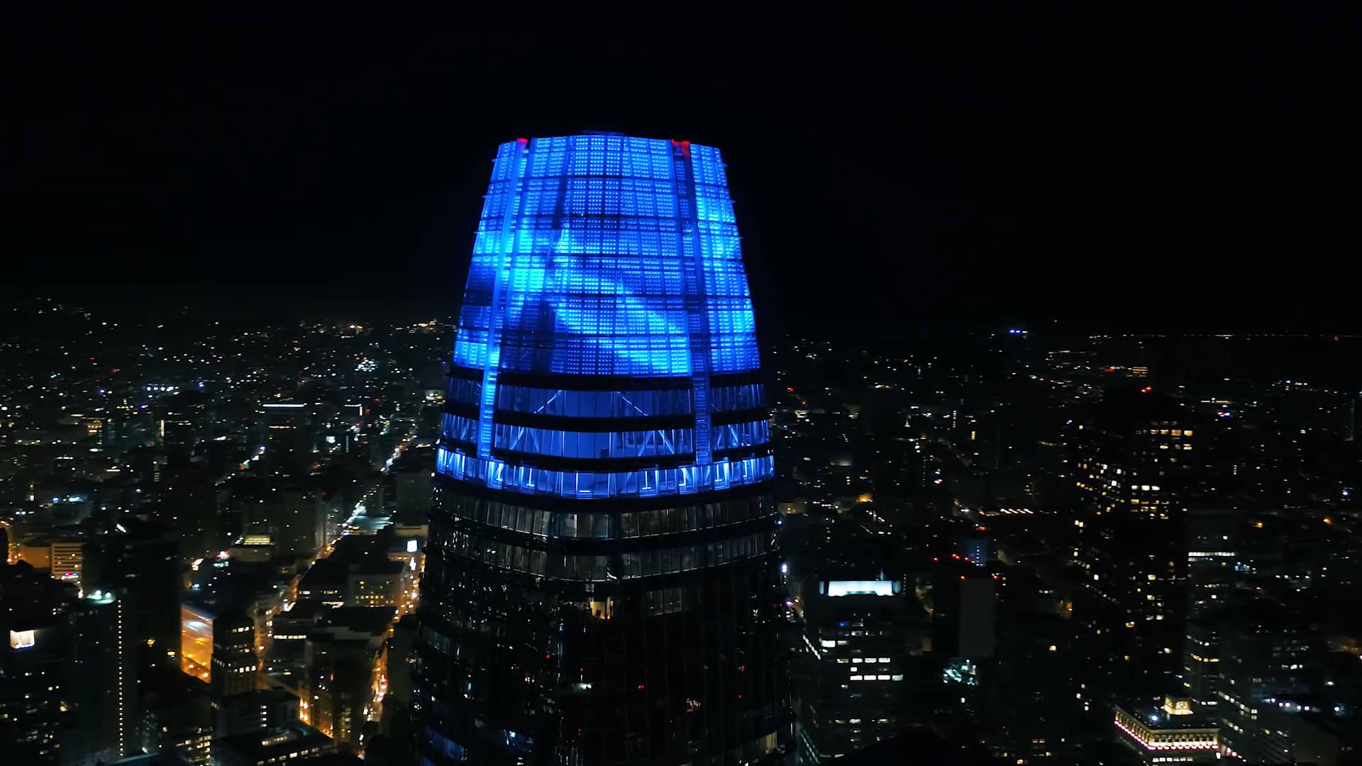 Birdseye view of the spring migration of lightbirds on the salesforce