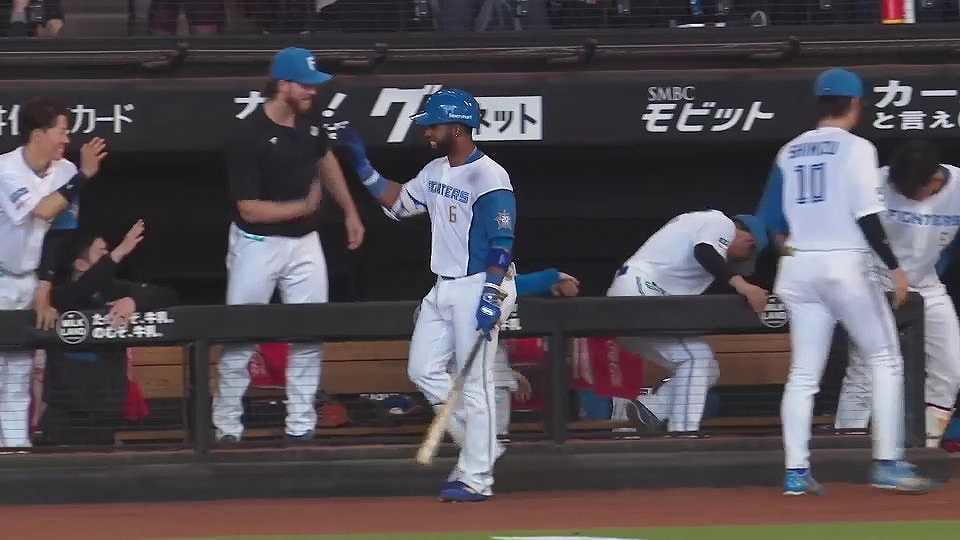 【7回裏】完璧に捉えた!! ファイターズ・アルカンタラ ライトスタンドへ追加点となる第2号ソロホームラン!!  2023年4月30日 北海道日本ハムファイターズ 対 福岡ソフトバンクホークス