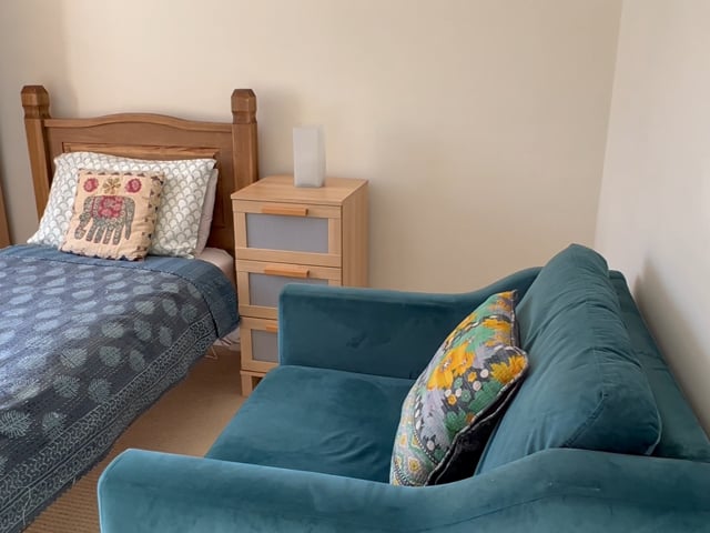 Furnished, sunny, single bedroom flat in Ham  Main Photo