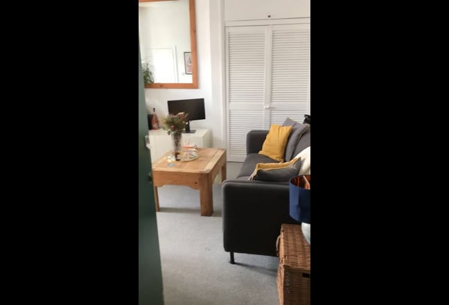 Balham  -  1 Bedroom Flat - Ritherdon Road  Main Photo