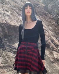 Video: Black and Red Skirt