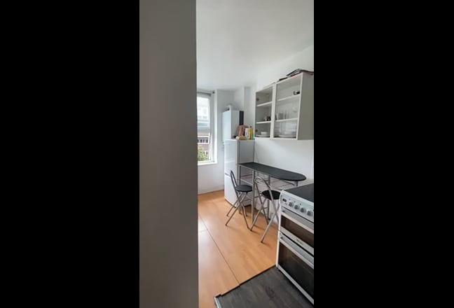 Video 1: Room : The rent is £231pw with bills included. (Available NOW)