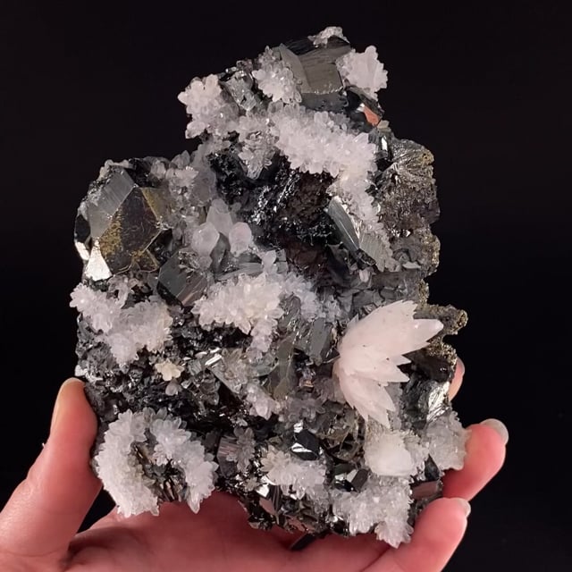 Mn-Calcite with Tetrahedrite