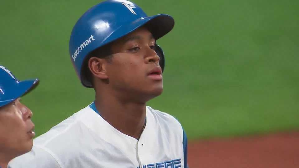 【8回裏】試合を決める一打!! ファイターズ・万波中正 勝ち越しタイムリー2ベースヒット!!  2023年5月5日 北海道日本ハムファイターズ 対 東北楽天ゴールデンイーグルス