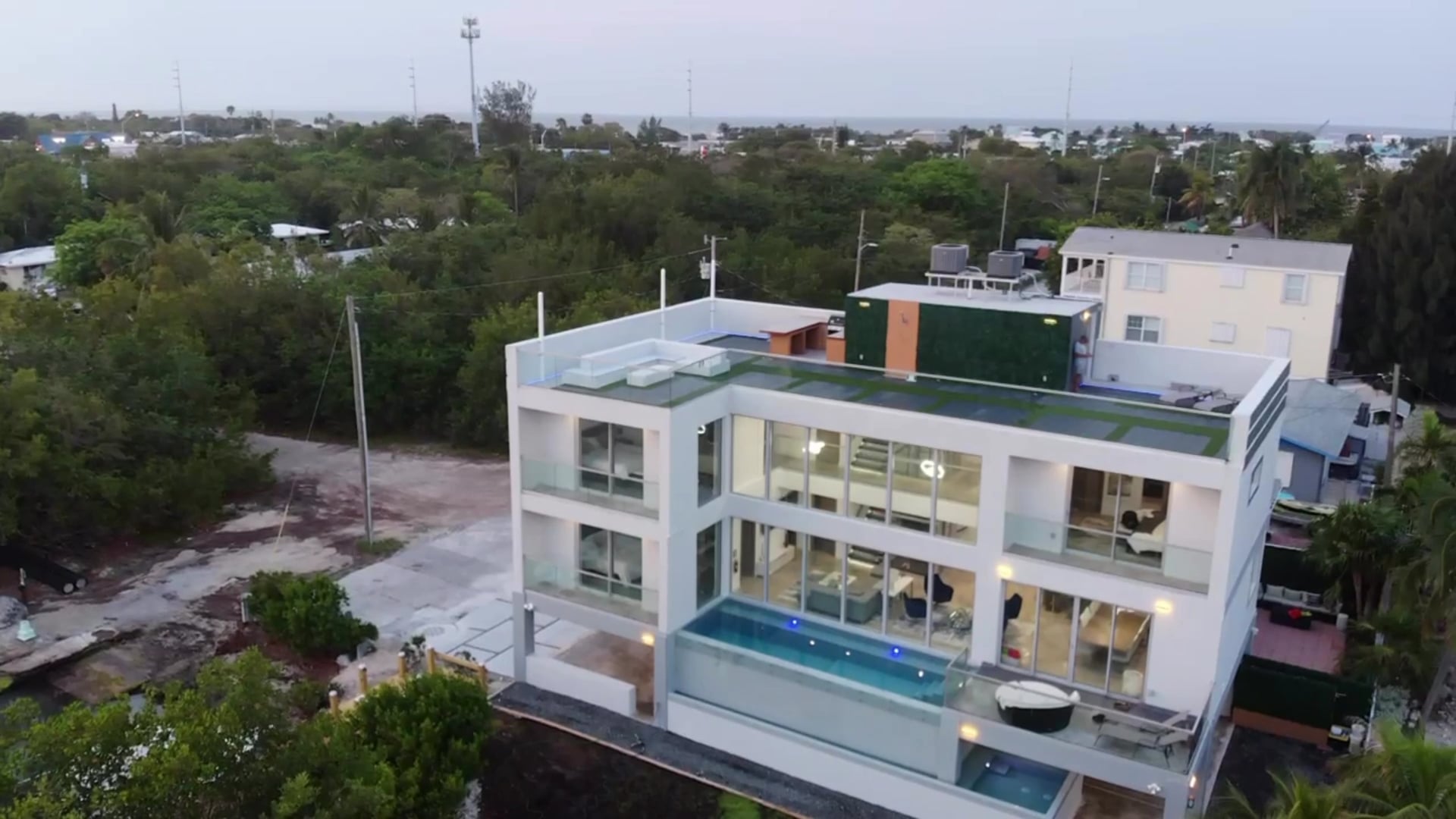 Thebentcoconut Luxury Vacation Rental, Beach House Rentals, Modern