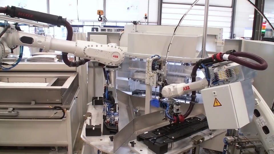 Assembly cell for VDL VDS by Manders Automation on Vimeo