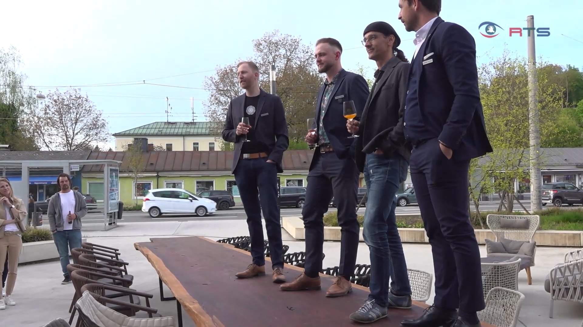 die-fettesten-tischplatten-des-landes-dreikant-hat-jetzt-eine-concept-gallery