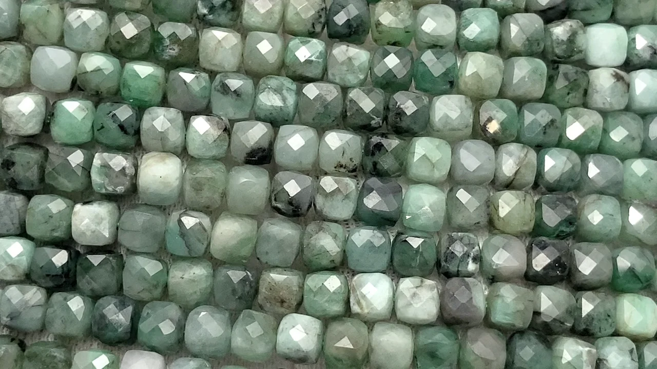 エメラルド チャザム製 合成エメラルド | 鉱物標本,ハ行,ベリル/緑柱石