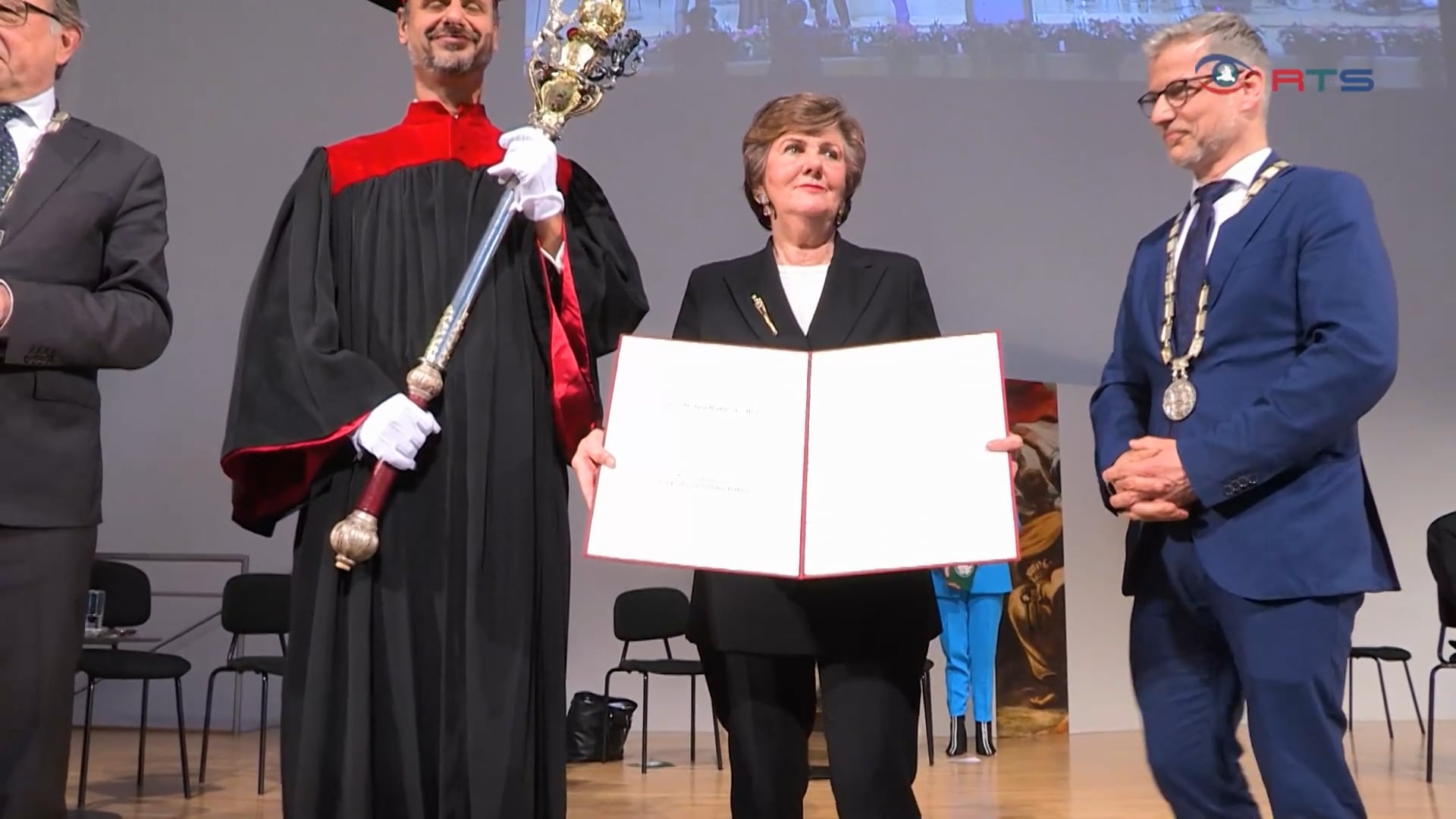 ehemalige-festspielpraesidentin-von-uni-salzburg-mit-ehrendoktor-gewuerdigt