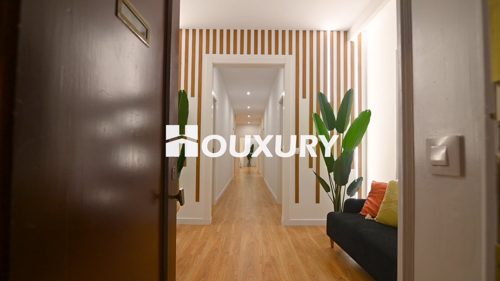 HOUXURY (Video Co-Living Boutique)