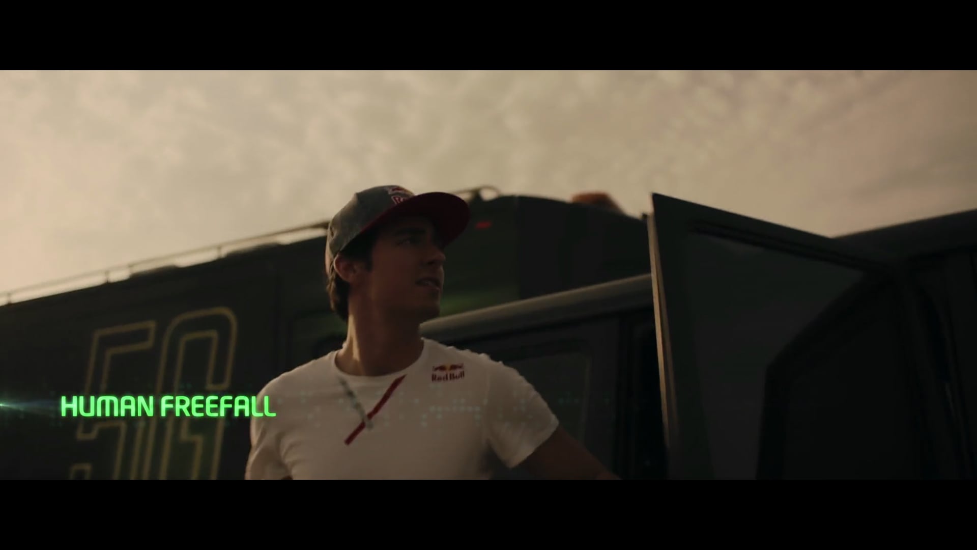 Etisalat Redbull - The Speed Of 5G vs Human Free Fall