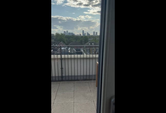 Bright and spacious flat w/ gorgeous sunny balcony Main Photo