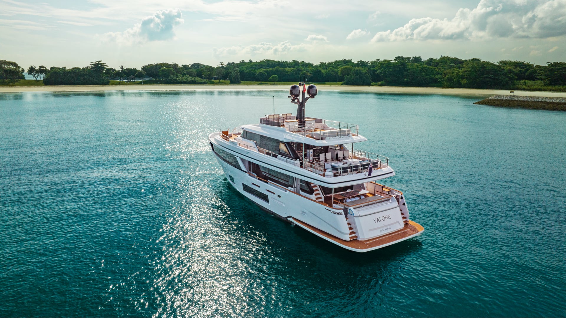 Valore - Ferretti Yacht Singapore Waters