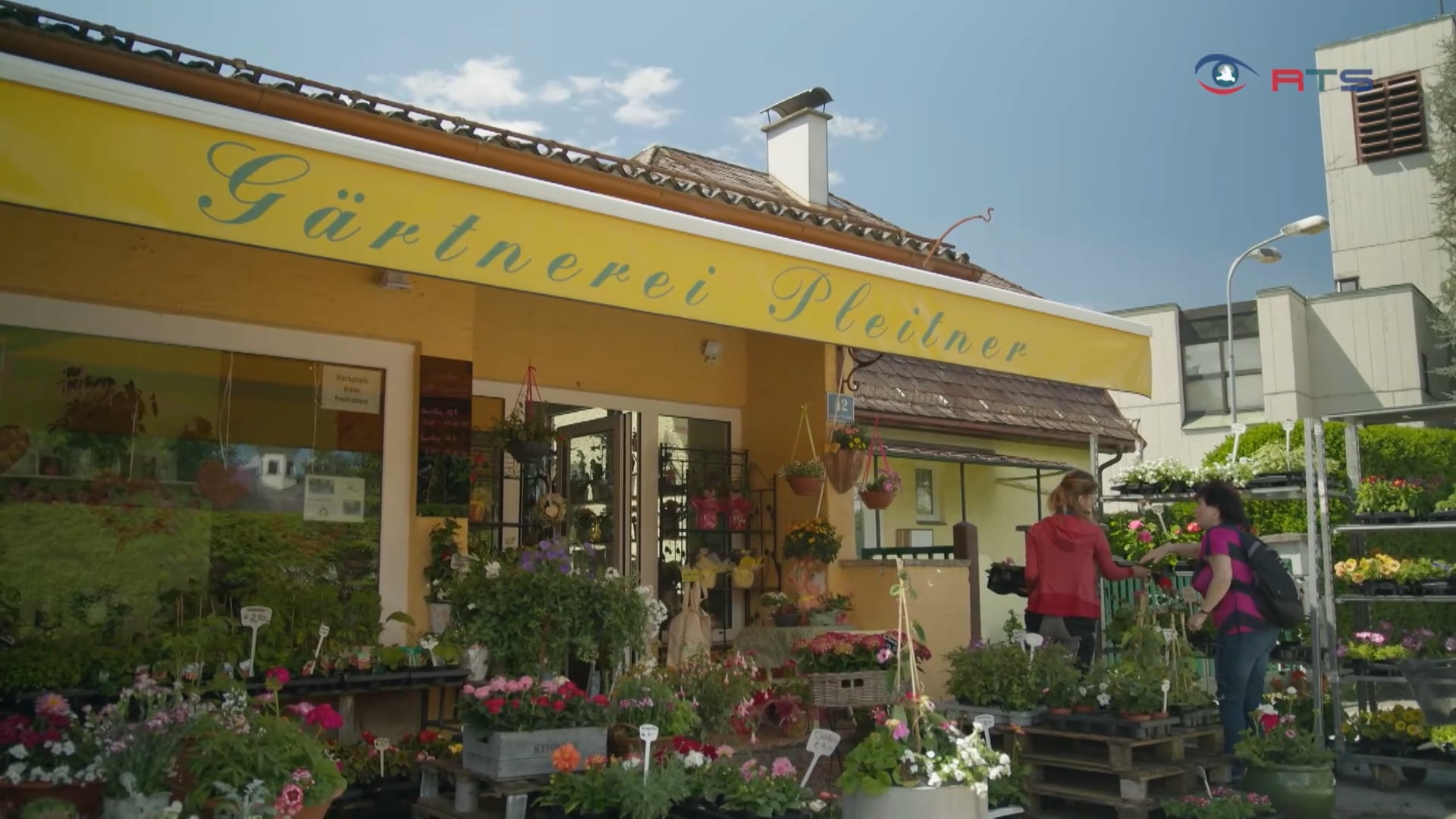 futter-fuer-die-bienen-in-der-gaertnerei-pleitner