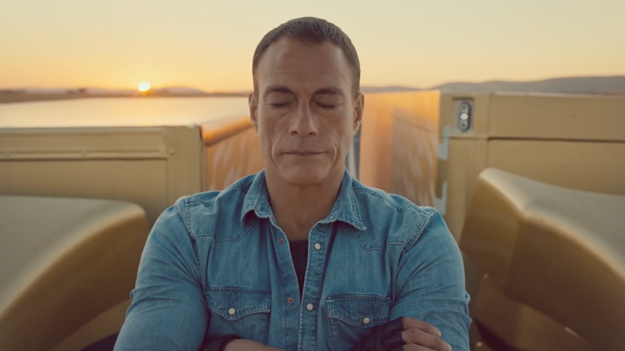 Volvo Trucks - The Epic Split feat. Van Damme (Live Test)