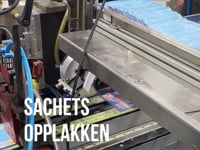 Leufgens print and finishing sachets staaltjes proefmonsters machinaal opplakken