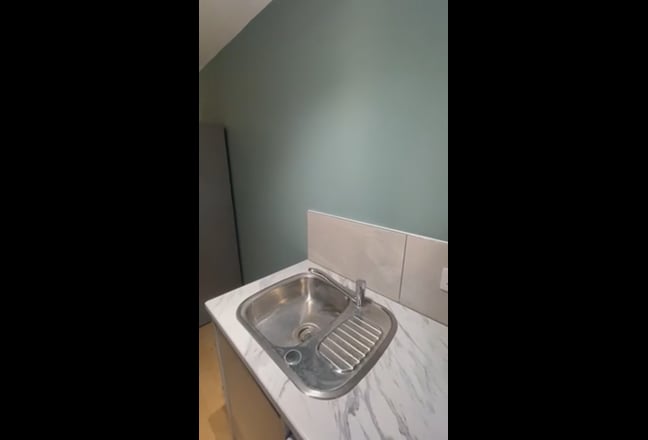 Newly renovated unit in Hounslow - only one left Main Photo