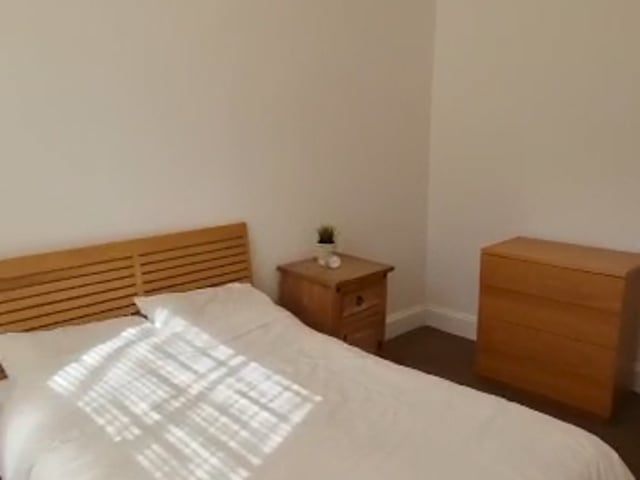 ** LARGE Beautiful Double Room - No Bills to Pay! Main Photo
