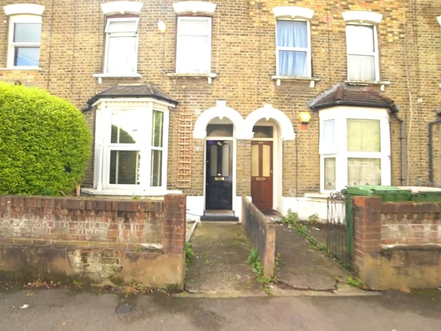 1 bed flat with garden.  Main Photo