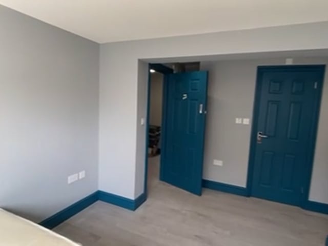 Modern Double Room Ensuite / Slough Main Photo