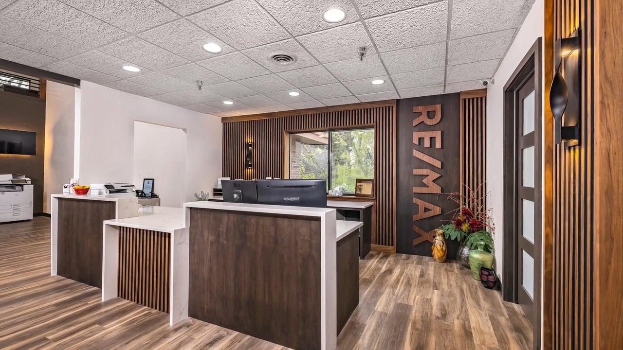 RE/MAX | Office Renovation