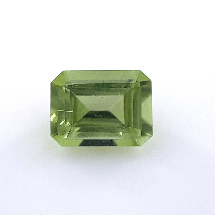 Péridot ovale vert jauneâtre 10,47 carats certifié GIA - En vente sur