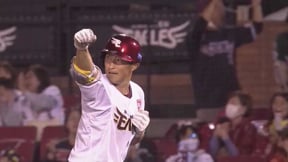 【5回裏】ガッツポーズ!! イーグルス・小深田大翔 1点差に迫るタイムリーヒットを放つ!! 2023年5月26日 東北楽天ゴールデンイーグルス 対 北海道日本ハムファイターズ