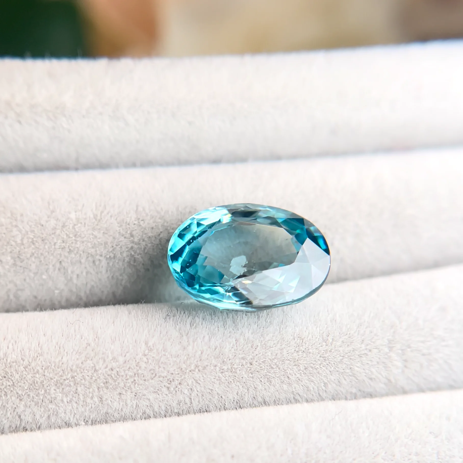 ブルージルコン 4.177ct #JW1517 | EBiS GEM ブルージルコン 4.177ct #JW1517 | EBiS GEM