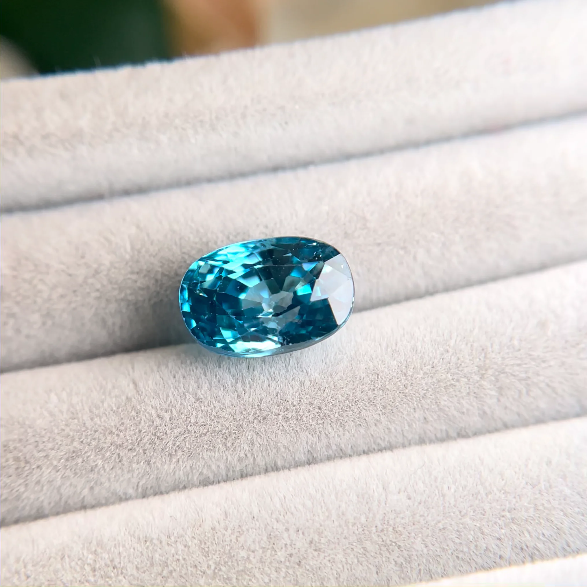 ブルージルコン 4.014ct #JW1700 | EBiS GEM