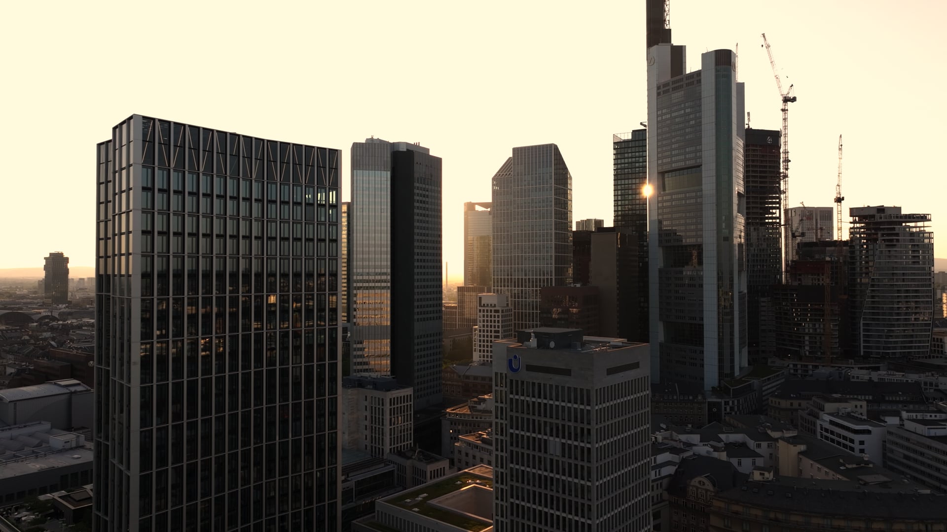 Chasing the Golden Hour: Sunset in Frankfurt's Skyline