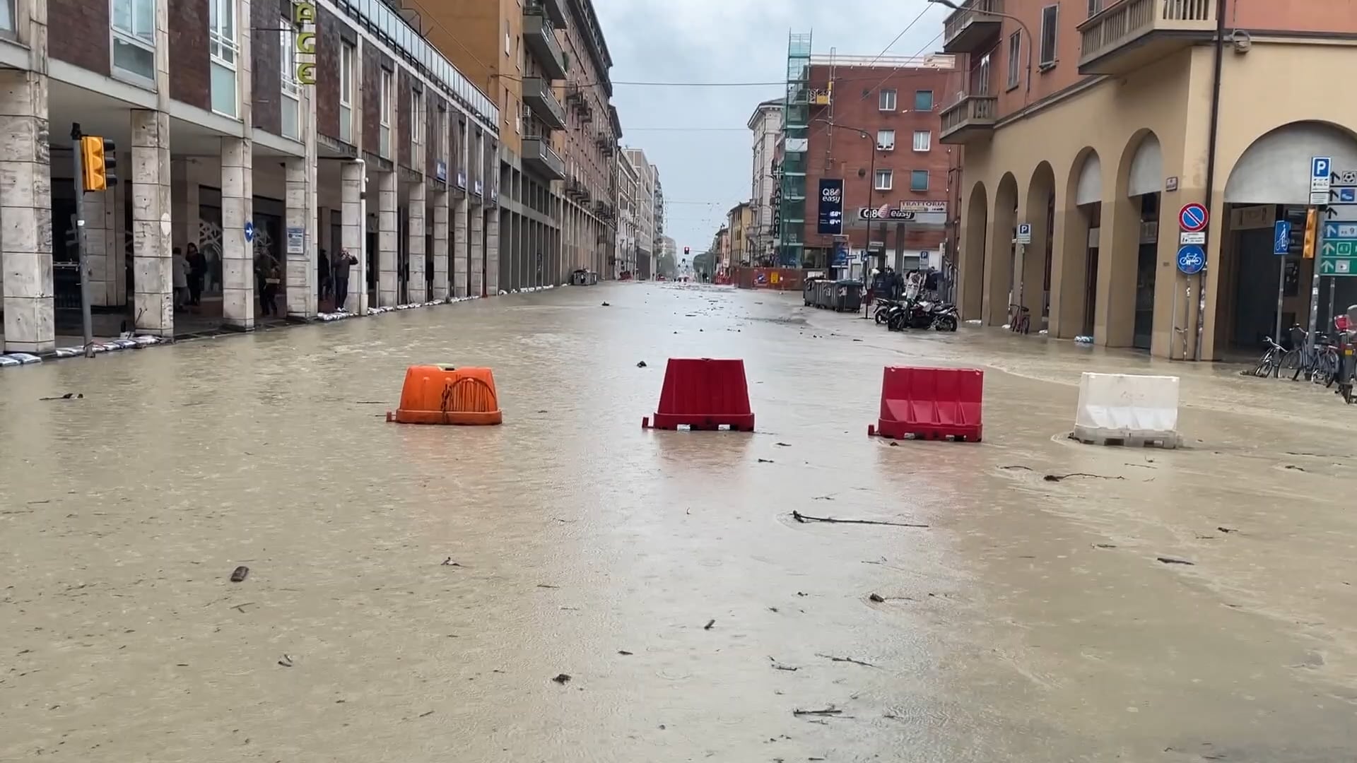 Maxi cantiere di via Saffi, la replica del sindaco Lepore al centrodestra che chiede di spegnere le telecamere